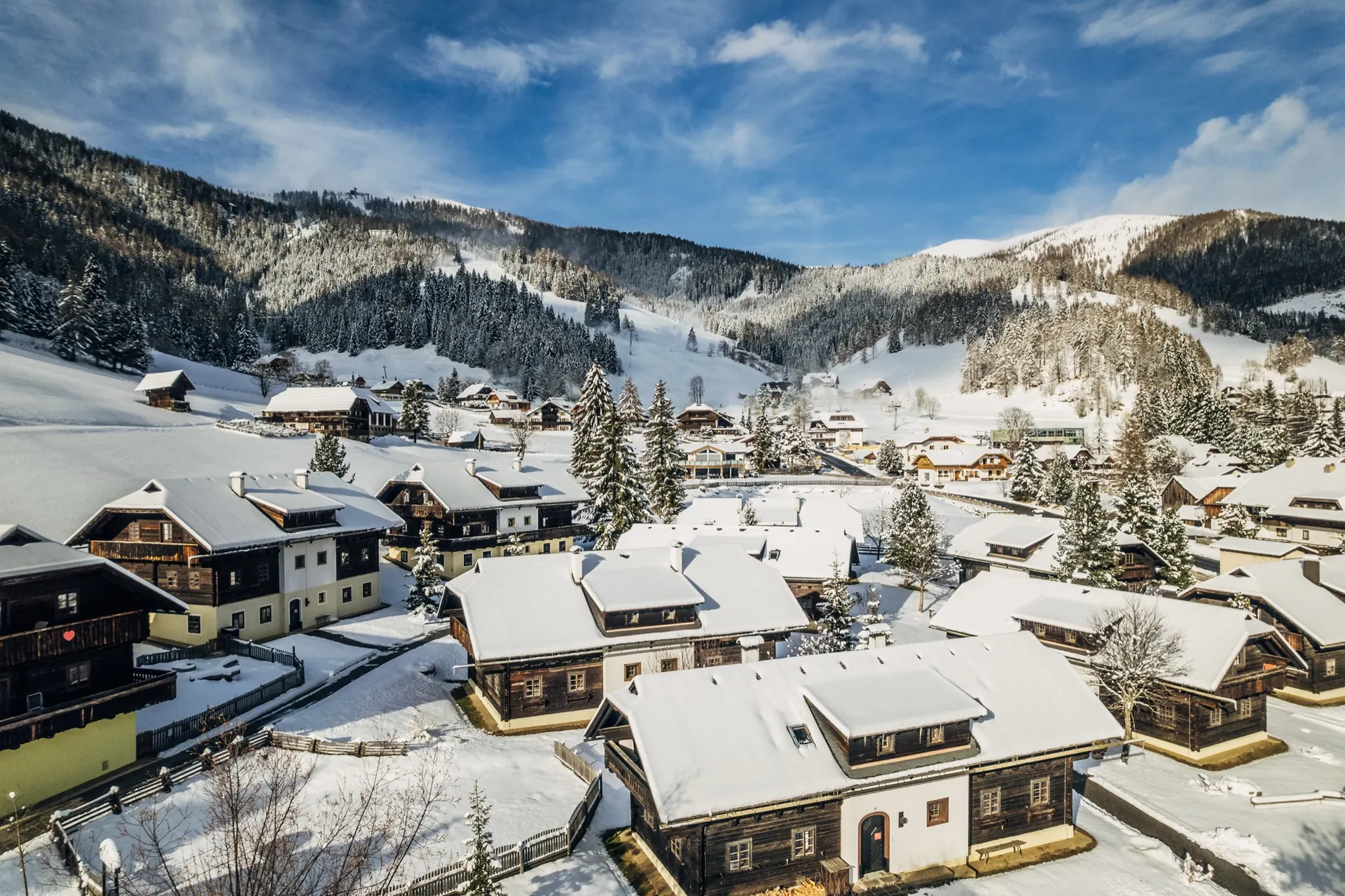 Verschneite Dächer von Kirchleitn