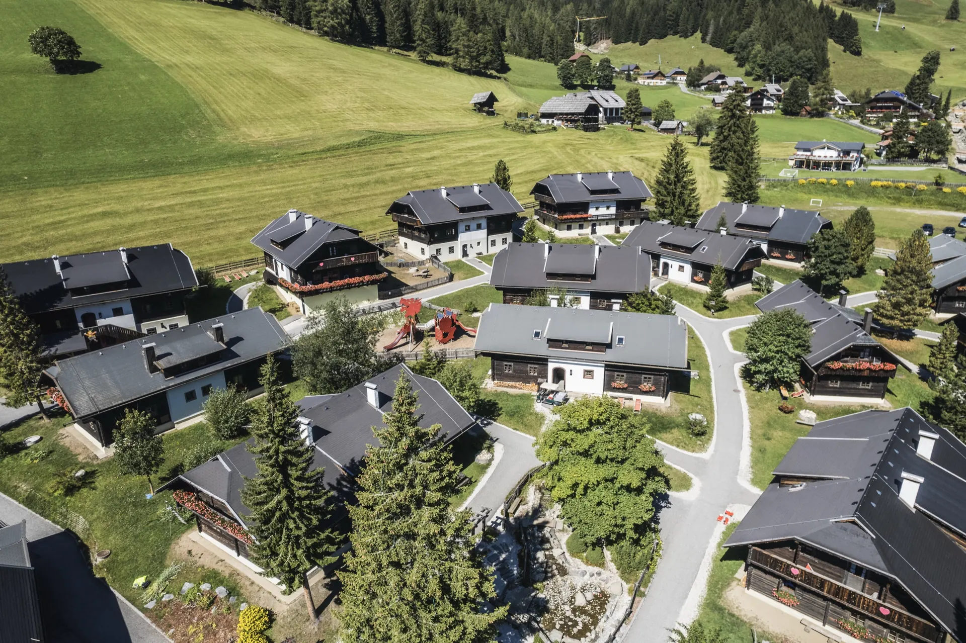 Kirchleitn von oben mit Wiesen