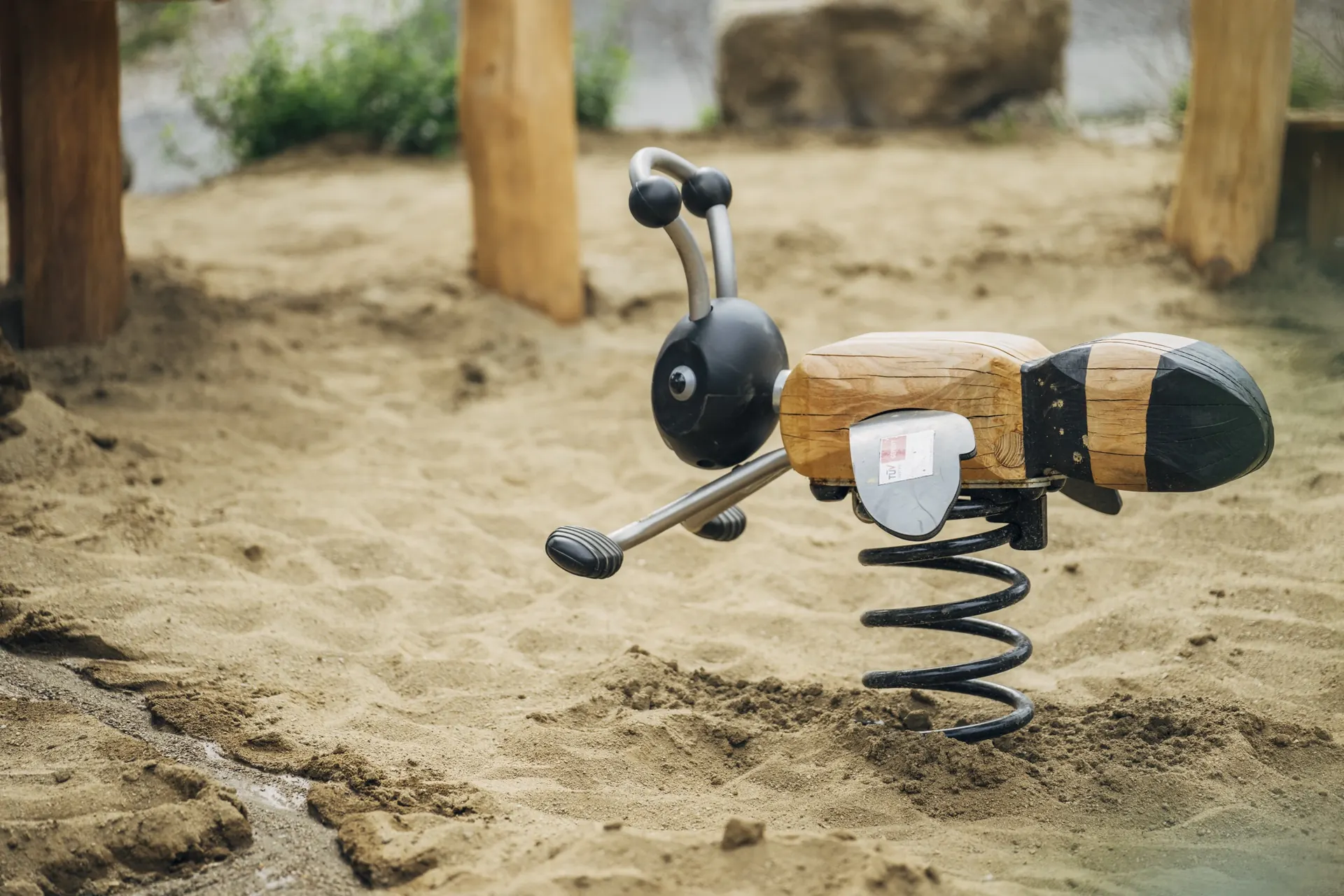 Federwippe im Sand
