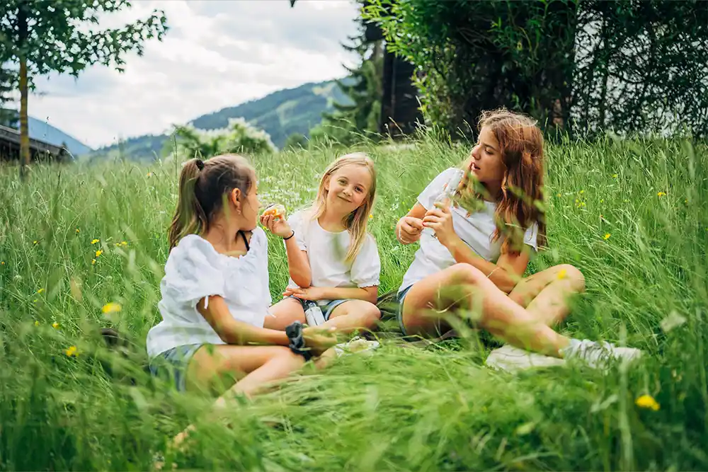 Achtsamkeit bei Kindern wecken durch gemeinsame Naturerlebnisse in den Bergen